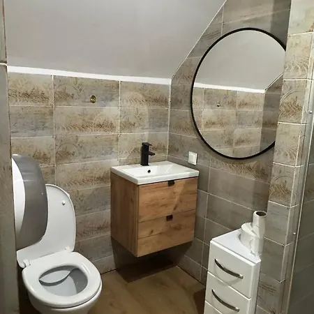 Z Wlasnym Stawem Nad Jeziorem *